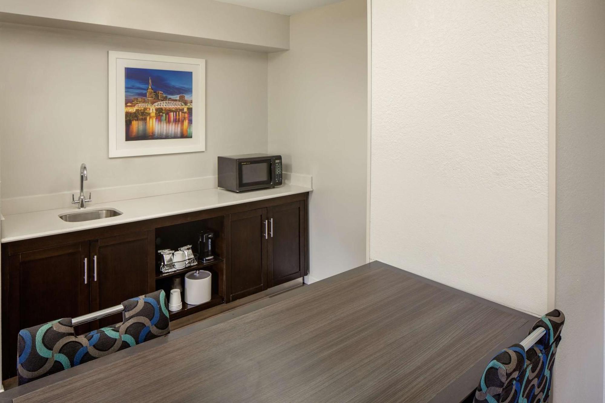 Hampton Inn & Suites Nashville-Airport Esterno foto